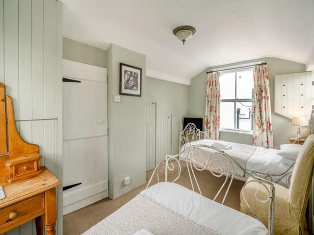 Twin bedroom | Howe Cottage, Bowness-on-Windermere