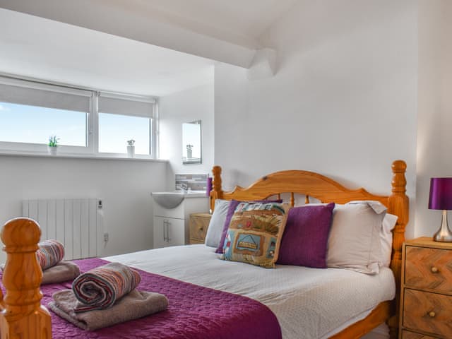 Double bedroom | Denelea - Denelea Apartments, Scarborough