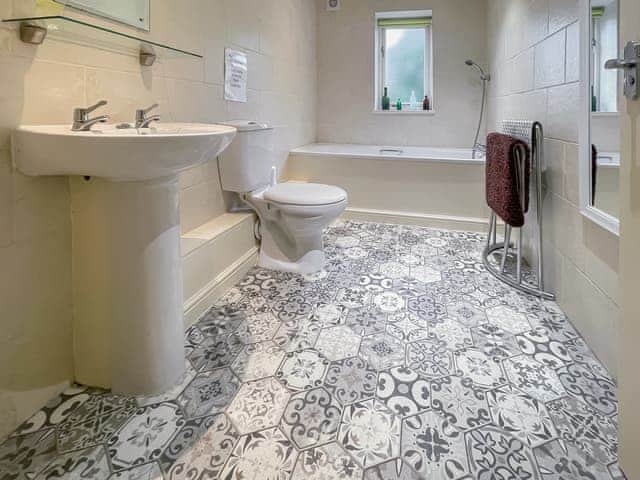 Bathroom | Lily Pad 6 - Lily Pad Cottages, Nassington, near Stamford