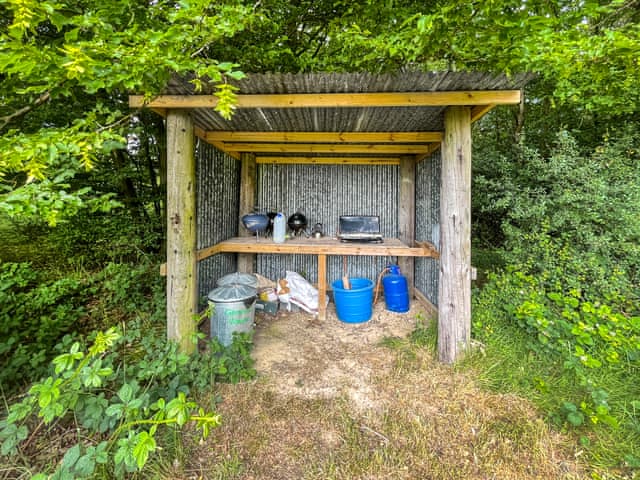 Outdoor eating area | Water Vole - Moat Farm Glamping, Shadoxhurst, Ashford