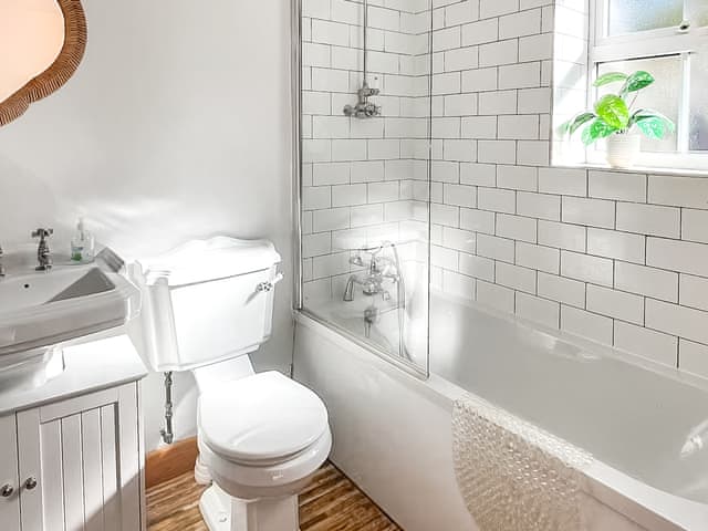 Bathroom | Waverley Cottage, Mundesley