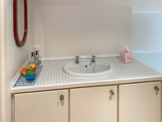 Bathroom | Pedn-Y-Ke, Mullion