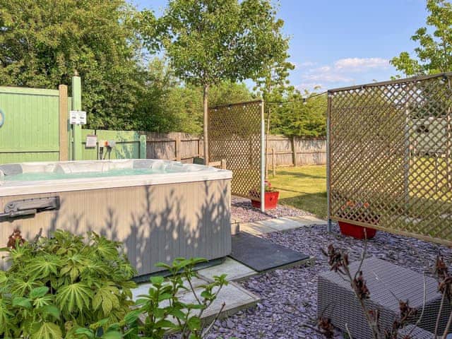 Hot tub area | Goldfinch - Greenacres Farm, Colchester