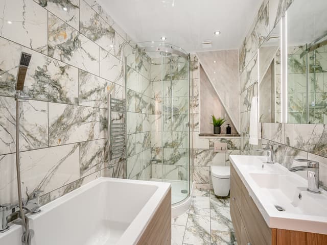 Bathroom | Penthouse North - Crakehall House, Saltburn-By-The-Sea