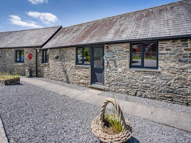 Exterior | The Old Cowsheds 4 - Daniel Ddu - Gaer Cottages, Cribyn, Lampeter