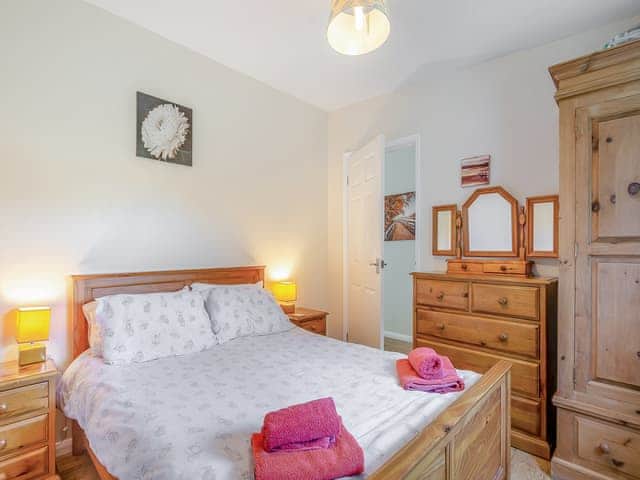 Double bedroom | Snowdrop Cottage - Clapham Holme Farm Cottages, Great Hatfield, near Hornsea