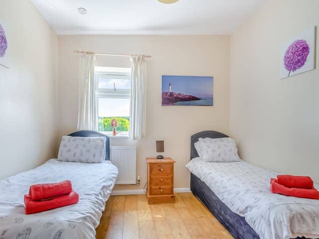 Twin bedroom | Snowdrop Cottage - Clapham Holme Farm Cottages, Great Hatfield, near Hornsea