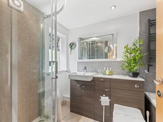 Bathroom | Poppy Cottage, West Ashby, near Horncastle