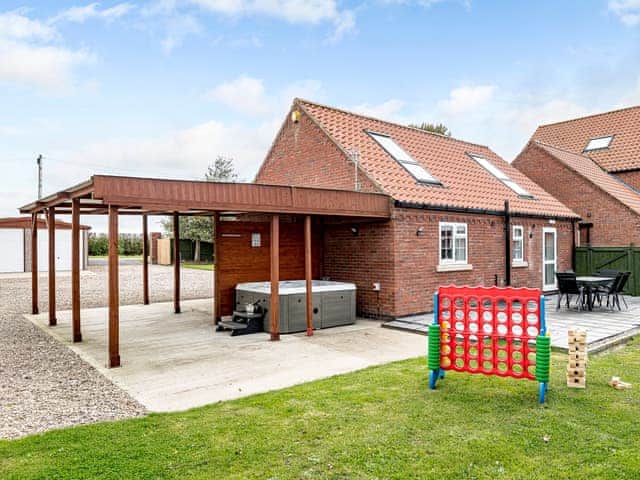 Outdoor area | Poppy Cottage, West Ashby, near Horncastle