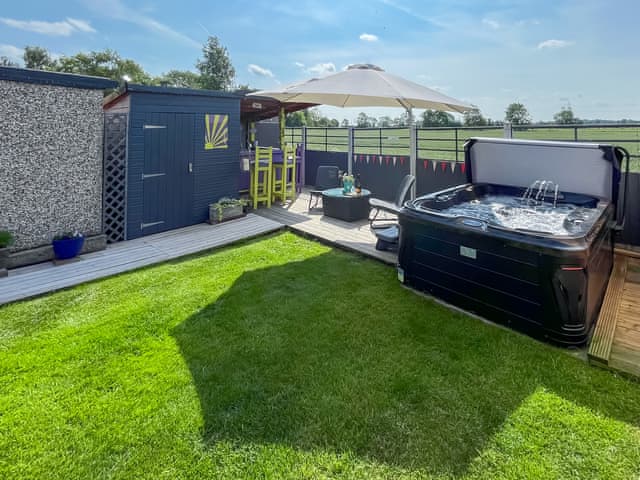 Hot tub | Mayglen, Crowle