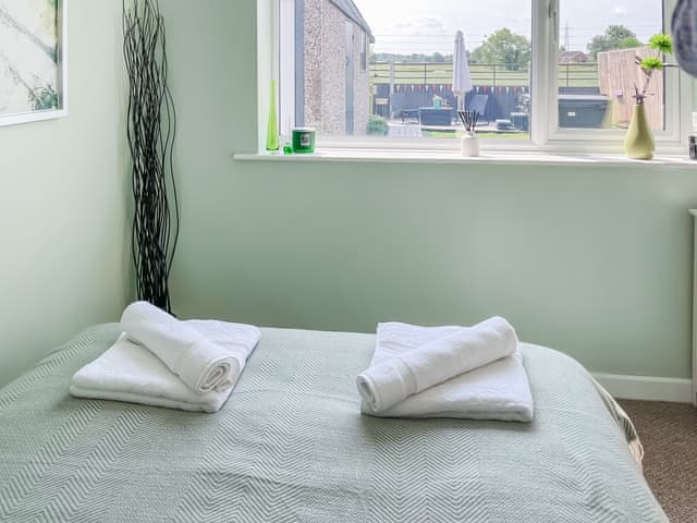 Double bedroom | Mayglen, Crowle