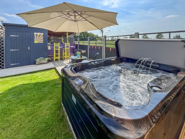 Hot tub | Mayglen, Crowle