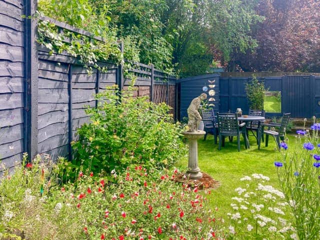 Outdoor | Sunny Meadow Cottage, Sudbury