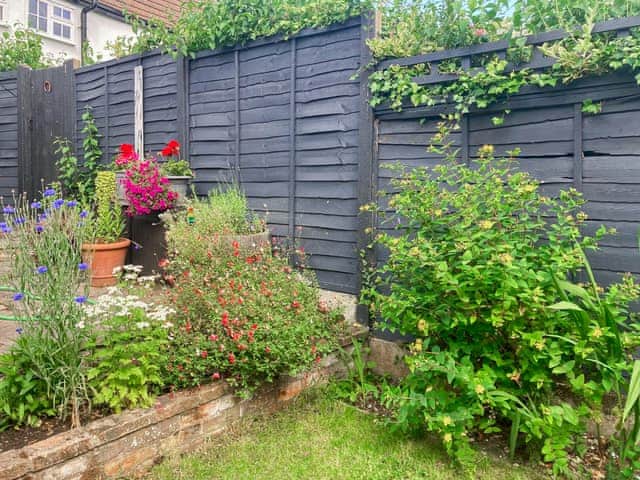 Outdoor | Sunny Meadow Cottage, Sudbury