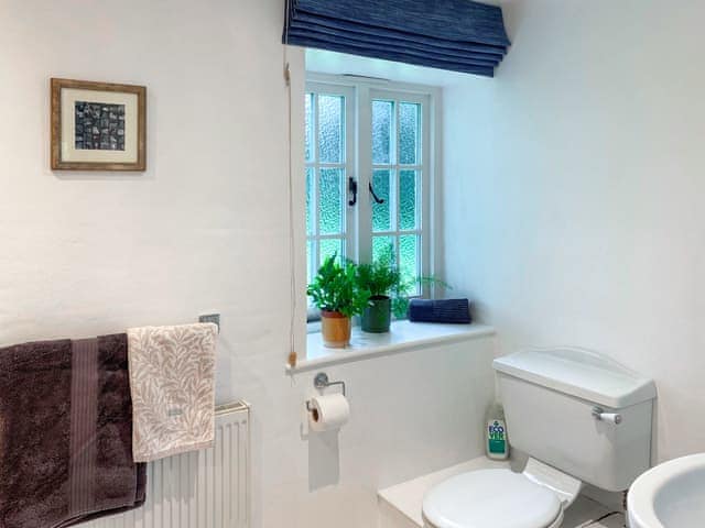 Bathroom | Stone Farm Cottage, Pendeen