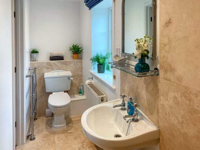 Bathroom | Stone Farm Cottage, Pendeen