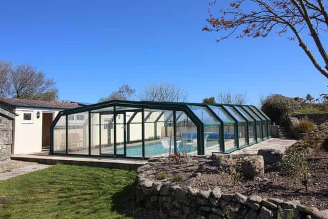 Swimming pool | Stone Farm Cottage, Pendeen