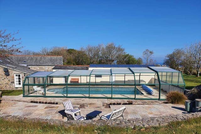 Swimming pool | Stone Farm Cottage, Pendeen