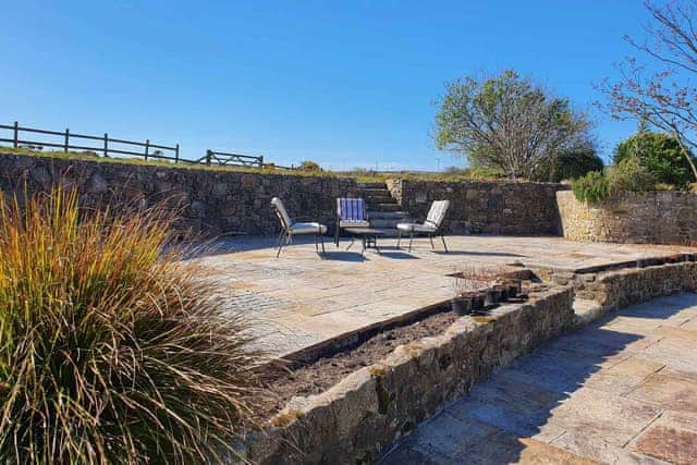 Sitting-out-area | Stone Farm Cottage, Pendeen