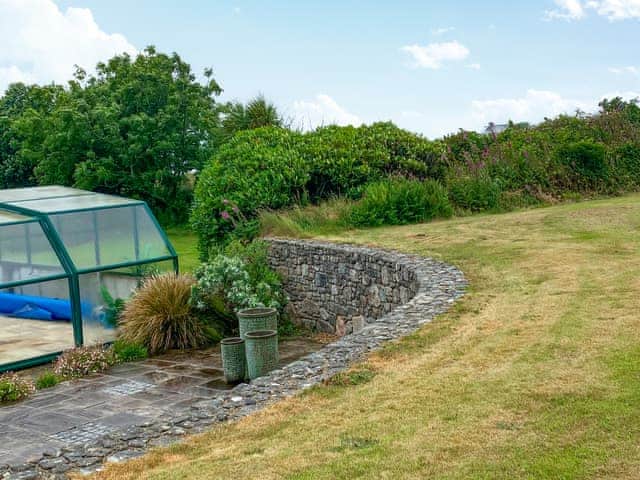 Swimming pool | Stone Farm Cottage, Pendeen