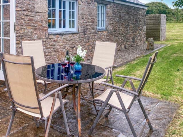 Sitting-out-area | Stone Farm Cottage, Pendeen