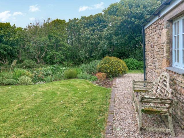 Sitting-out-area | Stone Farm Cottage, Pendeen