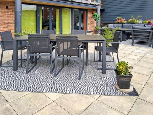 Outdoor eating area | South Terrace, Sheringham