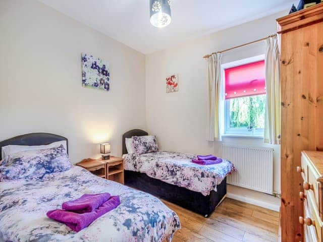 Twin bedroom | Cowslip Cottage - Clapham Holme Farm Cottages, Great Hatfield, near Hornsea