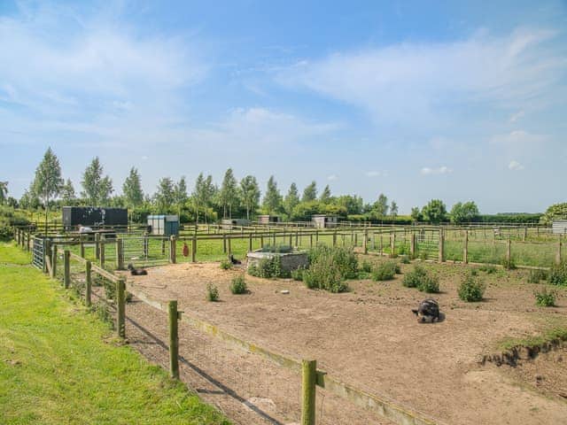Surrounding area | Cowslip Cottage - Clapham Holme Farm Cottages, Great Hatfield, near Hornsea