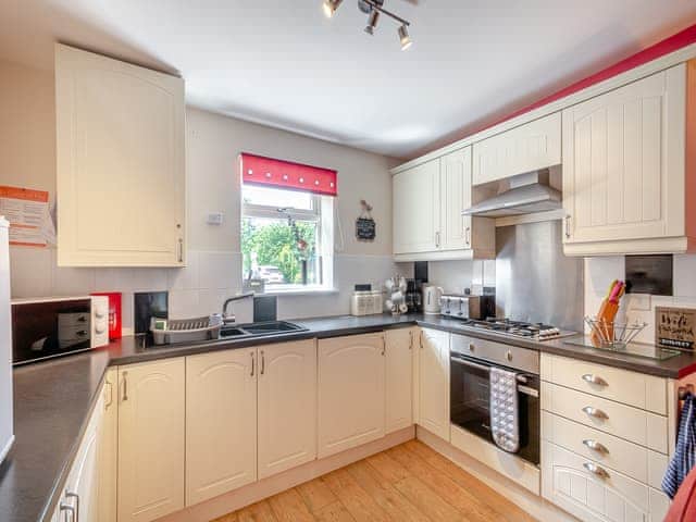 Well-equipped fitted kitchen | Daffodil - Clapham Holme Farm Cottages, Great Hatfield, near Hornsea