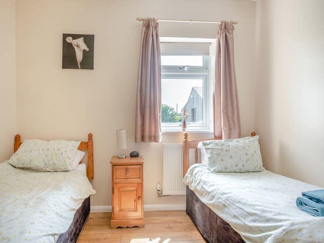 Twin bedroom | Daffodil - Clapham Holme Farm Cottages, Great Hatfield, near Hornsea