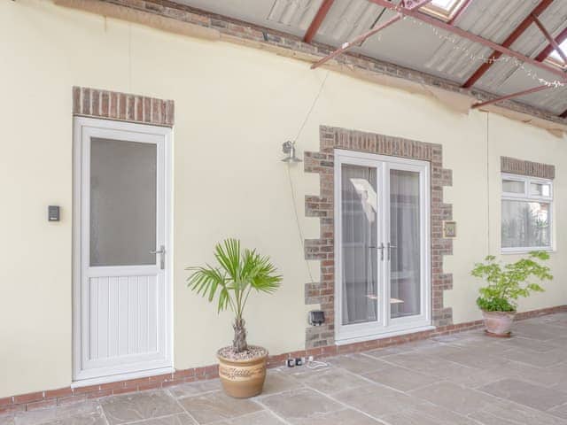 Outdoor | Daffodil - Clapham Holme Farm Cottages, Great Hatfield, near Hornsea