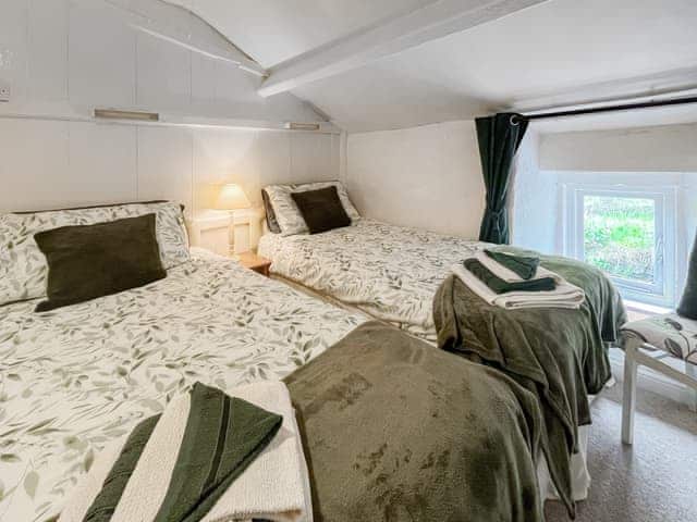 Twin bedroom | Ingle Neuk Cottage, Bowscale, near Keswick
