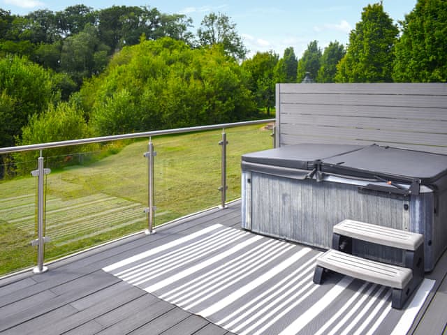 Hot tub | Oak Park One - Oak Park Lakes, Tiverton