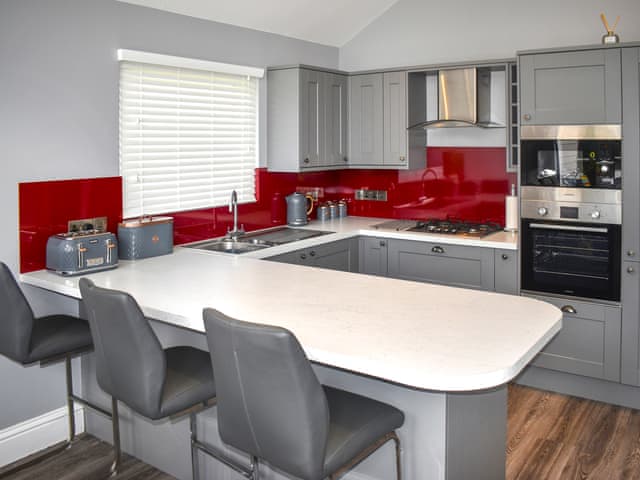 Kitchen | Oak Park Two - Oak Park Lakes, Tiverton