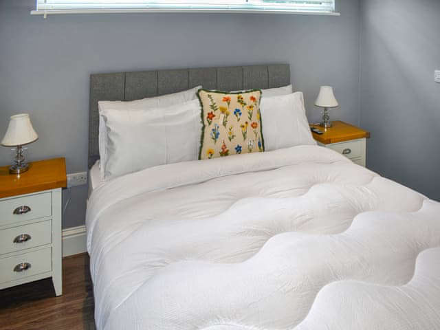 Double bedroom | Oak Park Two - Oak Park Lakes, Tiverton