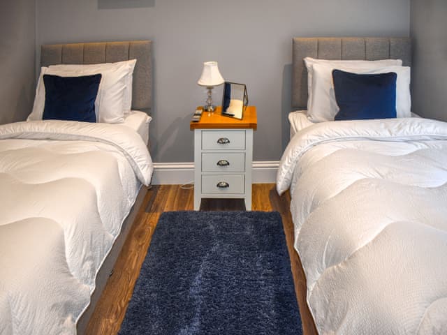 Twin bedroom | Oak Park Two - Oak Park Lakes, Tiverton