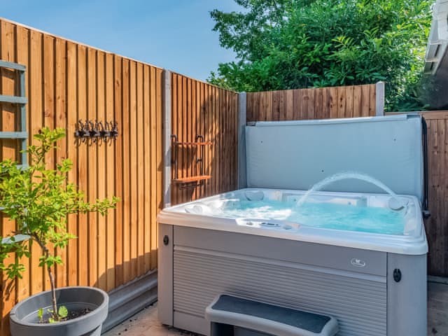 Hot tub | Harbord House, Colton