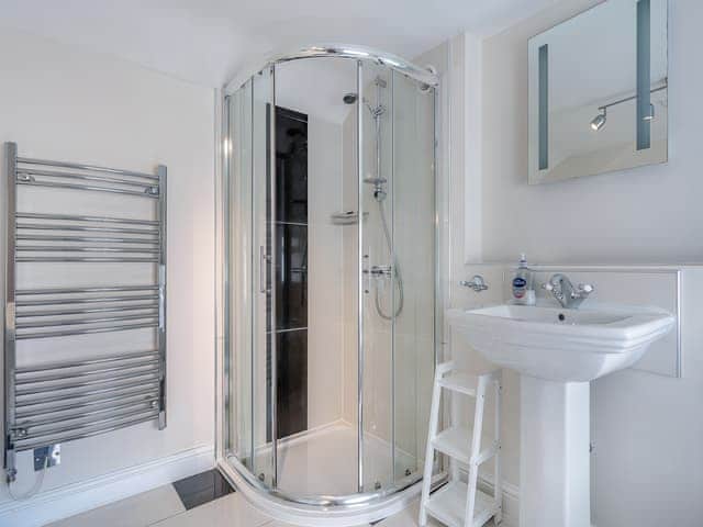 Bathroom | Four Seasons, Pickering