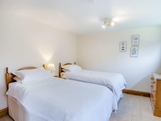 Twin bedroom | Butler’s Barn, Darsham