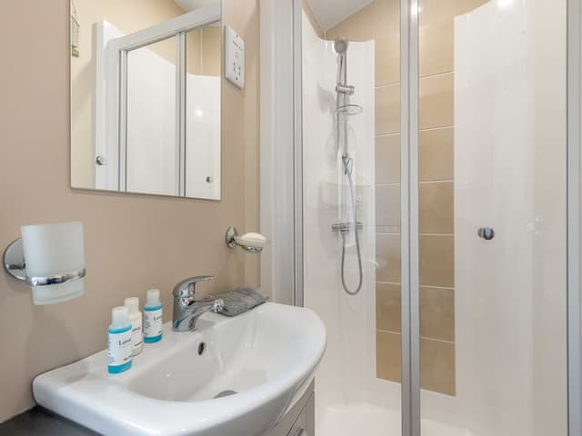 Bathroom | Azure View, Corton