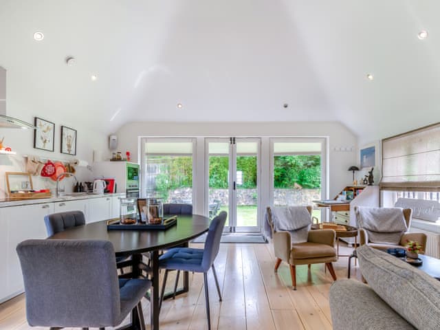 Open plan living space | Fir Tree Apartment - Fir Tree Holidays, Crowborough