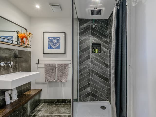 Bathroom | Fir Tree Apartment - Fir Tree Holidays, Crowborough