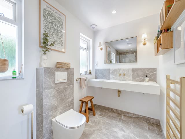 Bathroom | Fir Trees - Fir Tree Holidays, Crowborough