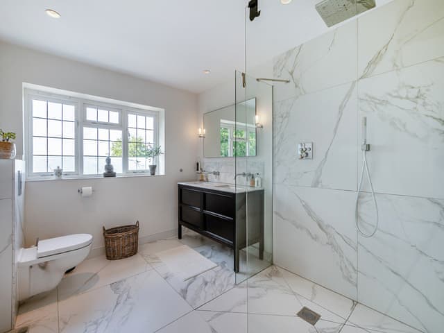 Bathroom | Fir Trees - Fir Tree Holidays, Crowborough