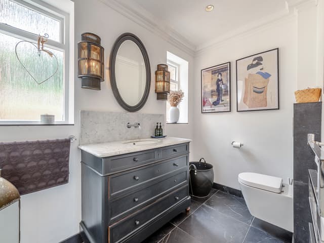 Bathroom | Fir Trees - Fir Tree Holidays, Crowborough