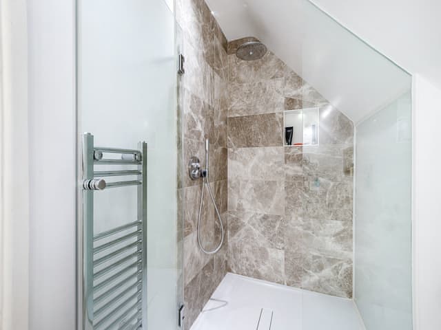 Bathroom | Fir Trees - Fir Tree Holidays, Crowborough