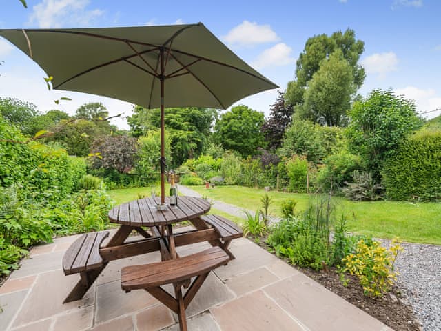 Sitting-out-area | Bourne Farm Cottage, Blandford Forum