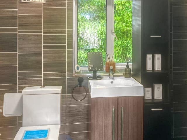 Bathroom | Lazy Acre, Holbeach