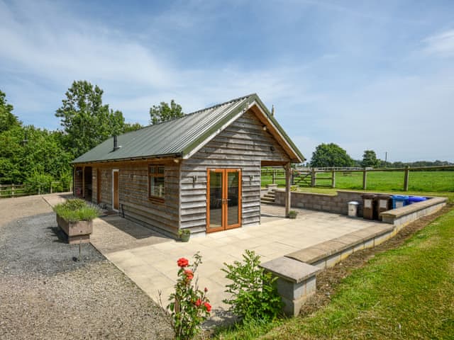 Setting | Bluebell - Shepherd Hut - Castle Farm Holidays Shropshire, Oswestry